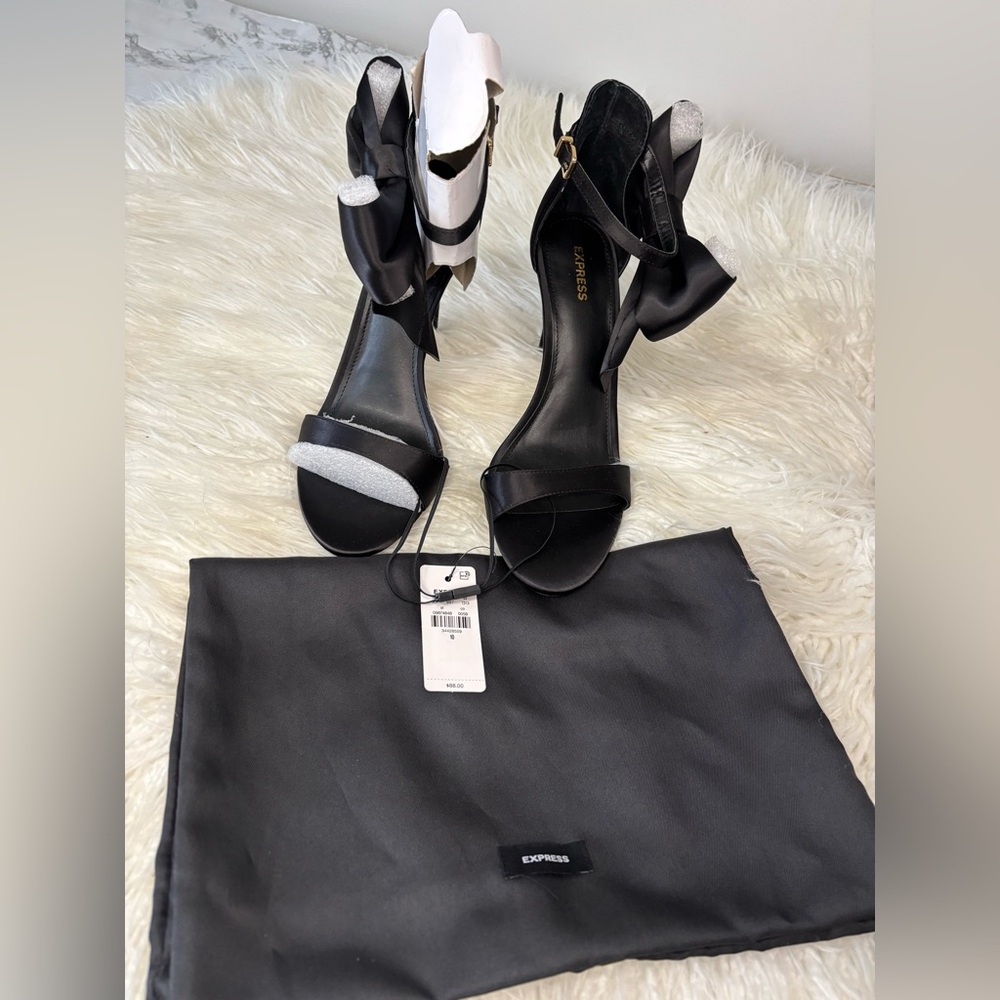 Express Women’s Ankle Strap Pumps Black Size 10 Dust bag included NWT